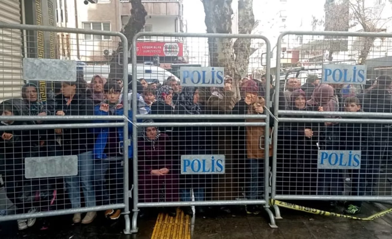 Potente terremoto de 7,7 sacude Turquía y Siria dejando miles de muertos