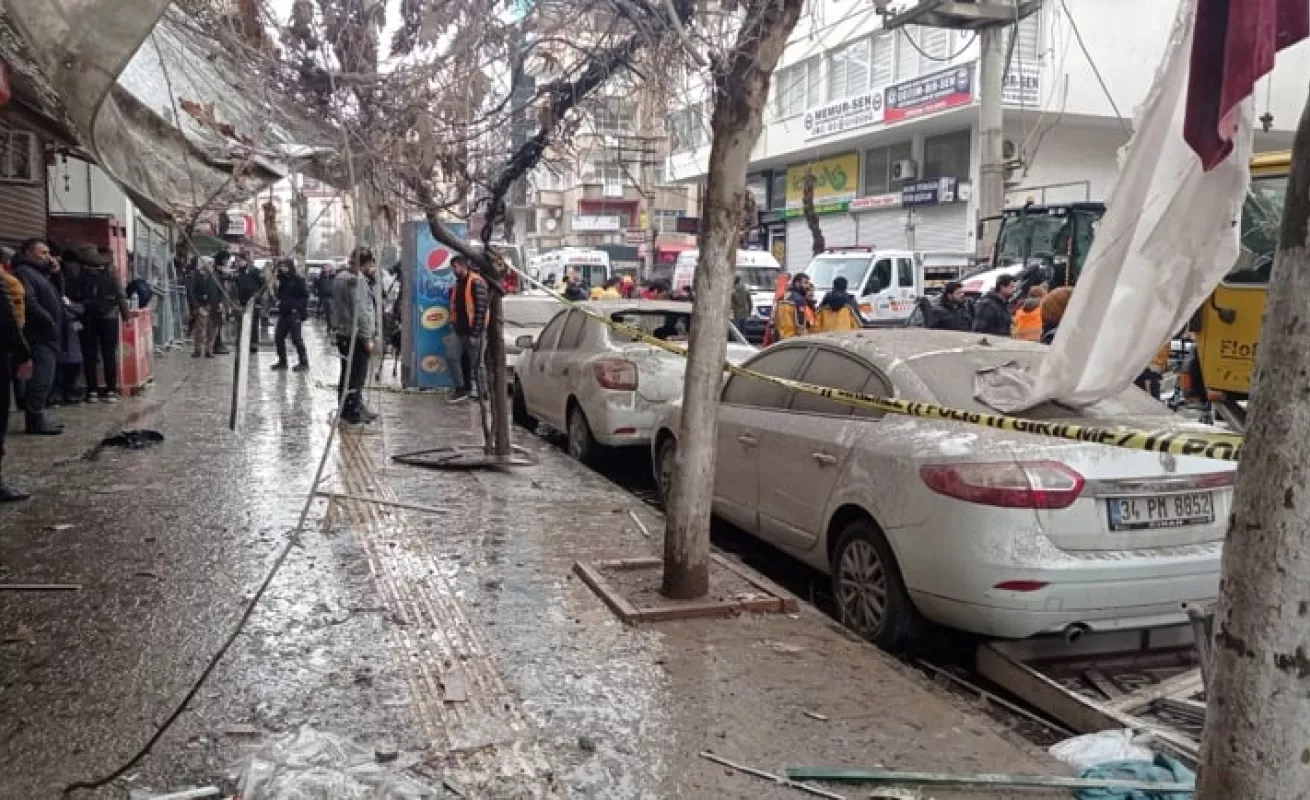 Potente terremoto de 7,7 sacude Turquía y Siria dejando miles de muertos