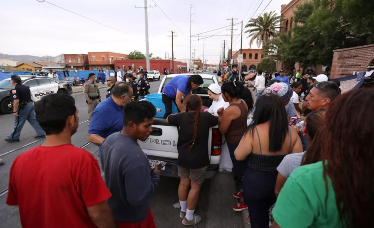 Migrantes venezolanos en El Paso se acogen solo a su "fe", no a las políticas (Fotos)