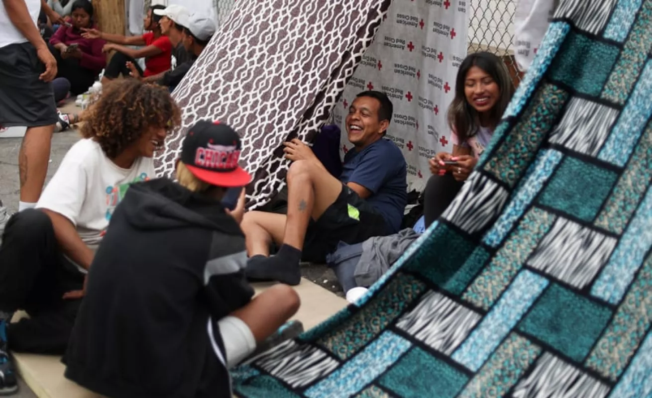 Migrantes venezolanos en El Paso se acogen solo a su "fe", no a las políticas (Fotos)