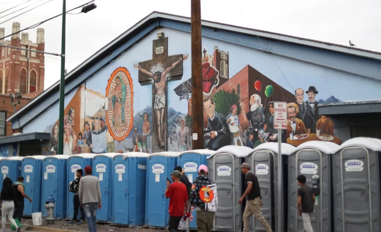 Migrantes venezolanos en El Paso se acogen solo a su "fe", no a las políticas (Fotos)