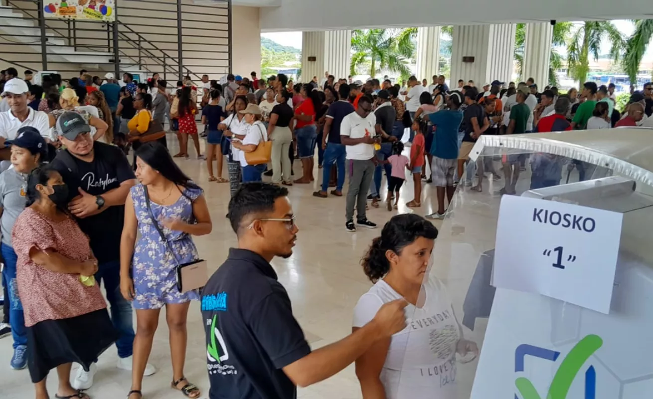 Momentos: Miles se inscriben en Realizando Metas 