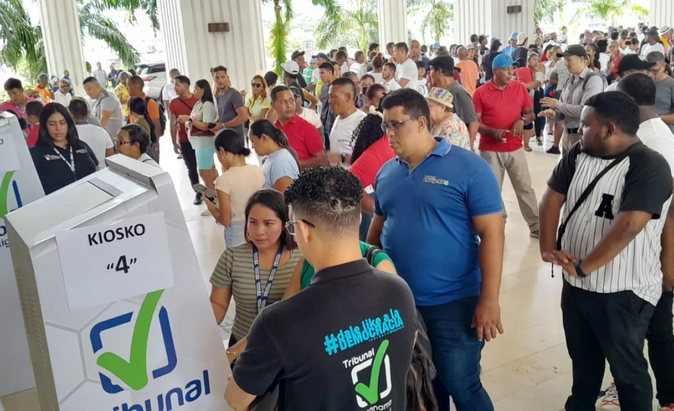 Momentos: Miles se inscriben en Realizando Metas 