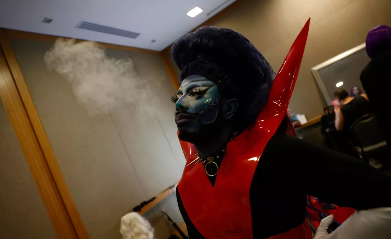 "Lipsync for the Crown: Pasarela Drag que Ilumina el Orgullo en Panamá"