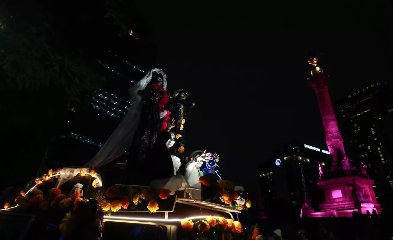 México se viste de catrines para celebrar a la muerte 